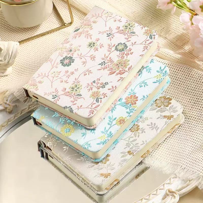 A6 Chinesisches Blumen-Brokat- – Vintage Leather Journal Notebook Bewertung und Preis